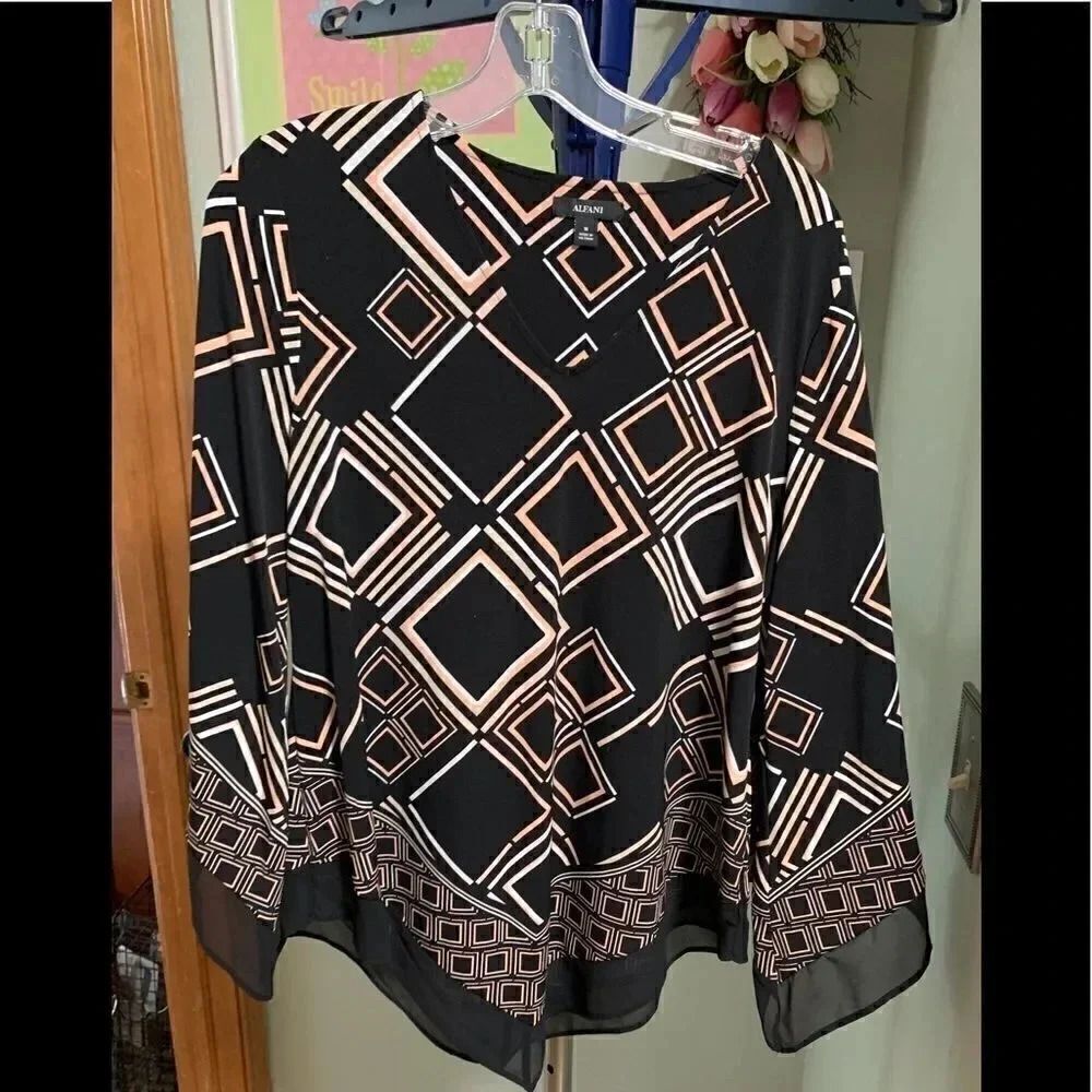 NWOT Alfani V-Neck Top With Tri-Angle Sleeves #161